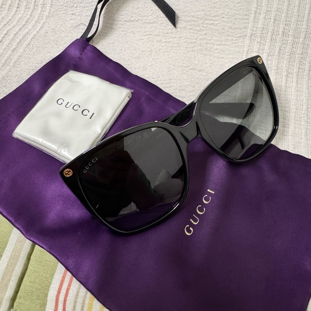 Gucci Black Sunglasses with Purple and Yellow Case from neiman marcus last act - Picture 4 of 5
